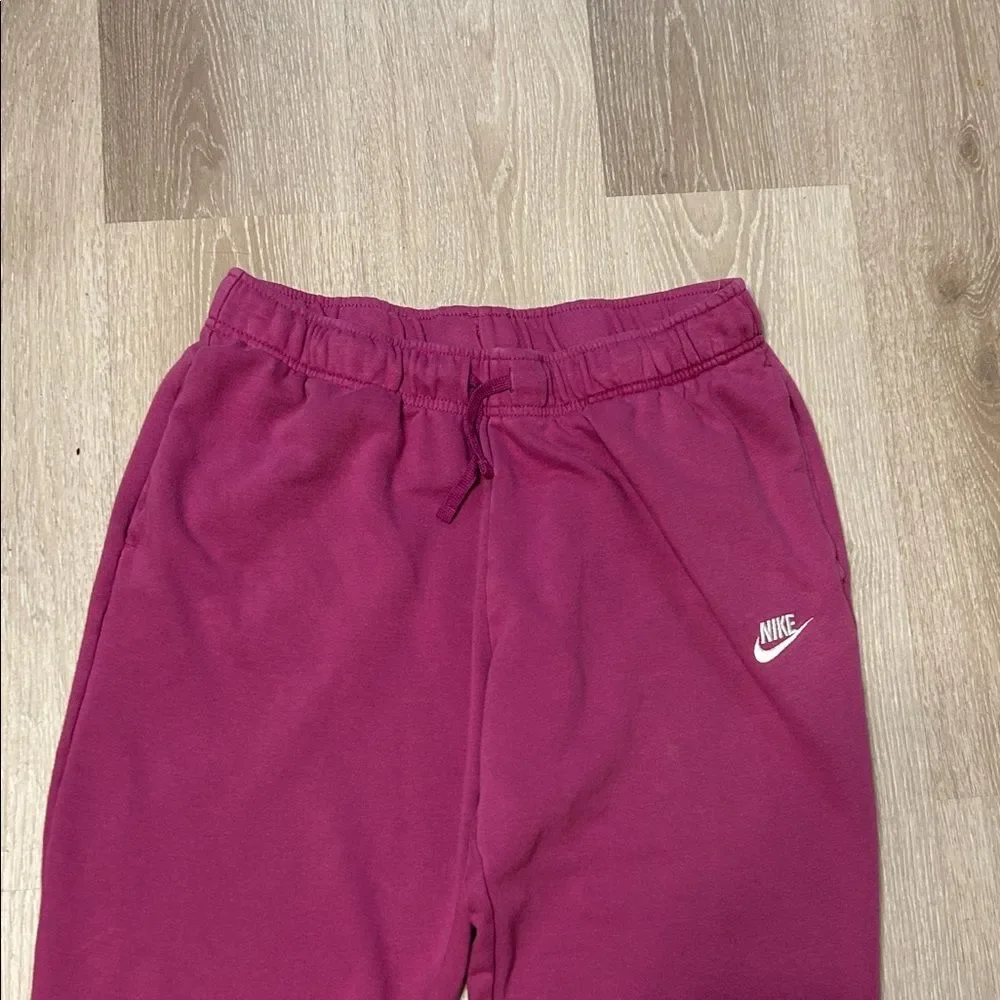 Nike Sportswear Club Fleece Women's Mid-Rise Joggers in Fireberry Sz Large